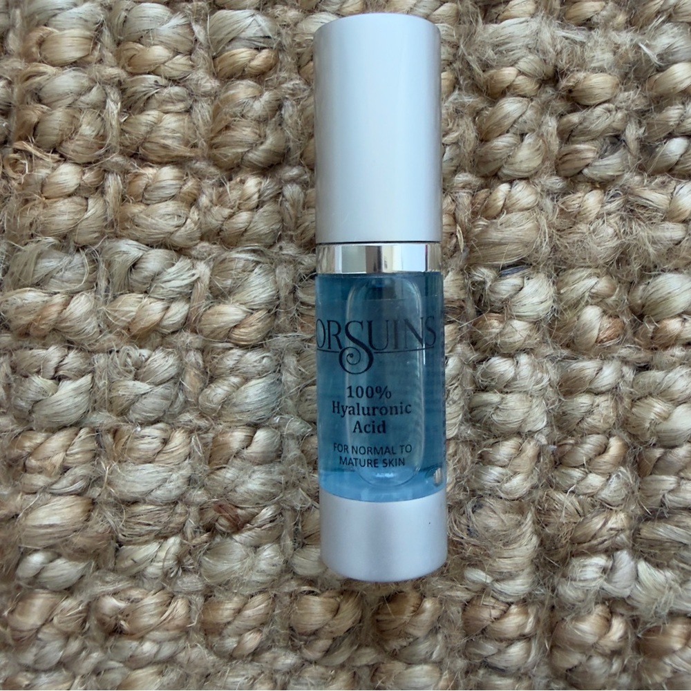Refreshing Aqua Blue Face Serum with hialuronico acid.
